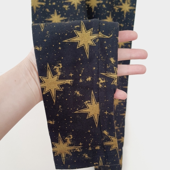 🌿Captain Marvel Black Gold Star Logo Leggings - Picture 5 of 7